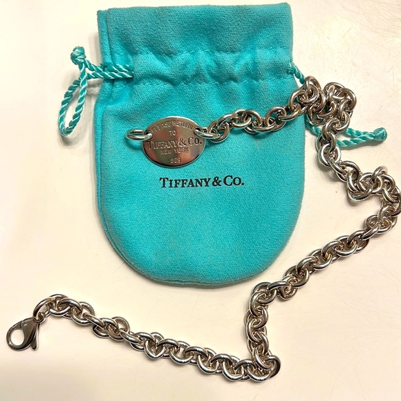 Tiffany & Co. Jewelry - Return to Tiffany Oval necklace